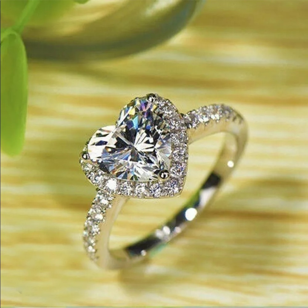 New 18k white Gold plated Heart Diamond Ring - Picture 3 of 7